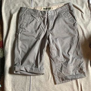 Shorts that can be Bermuda or folded up.